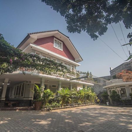 Hotel Front One Boutique Baluran Malang Exterior foto
