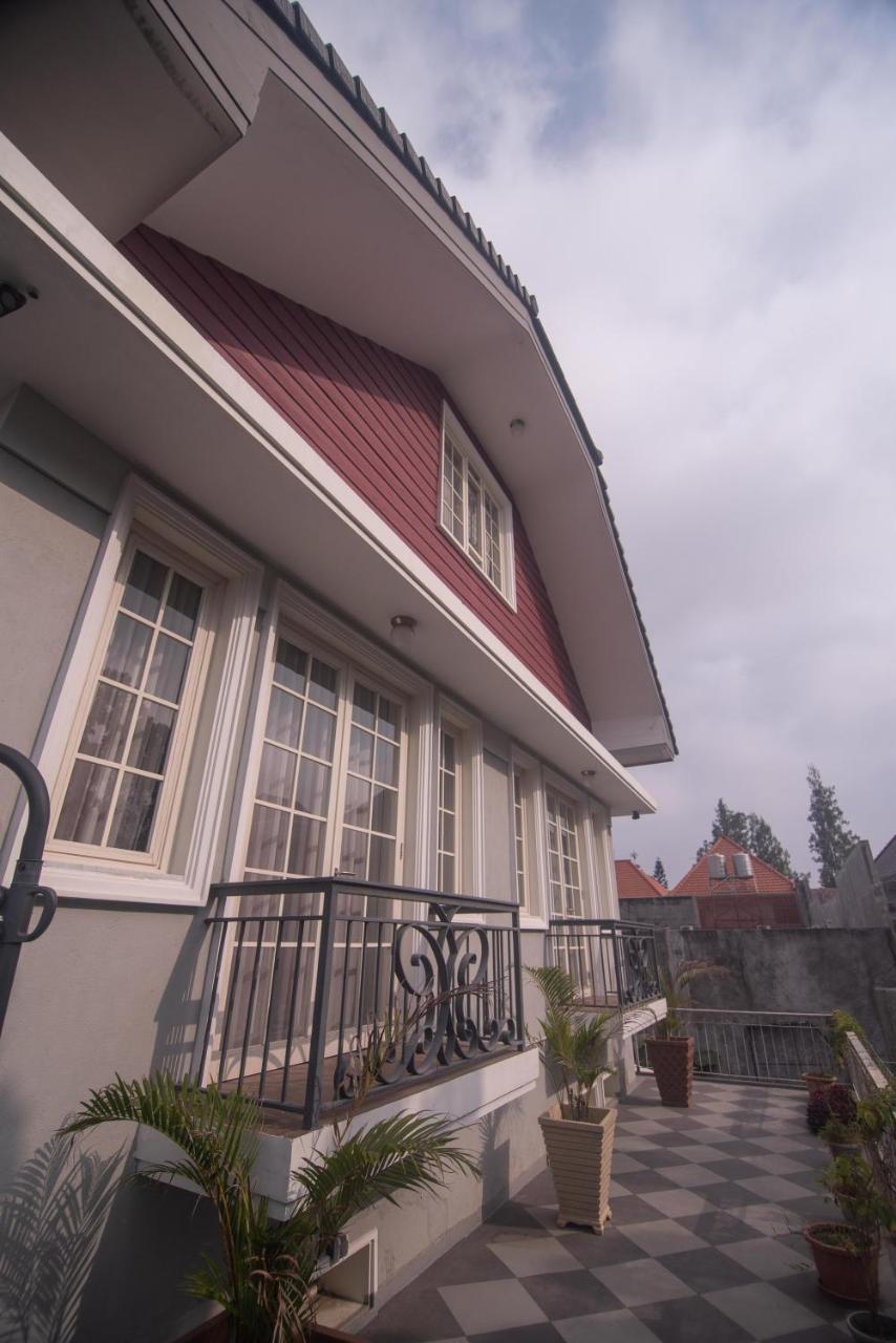Hotel Front One Boutique Baluran Malang Exterior foto