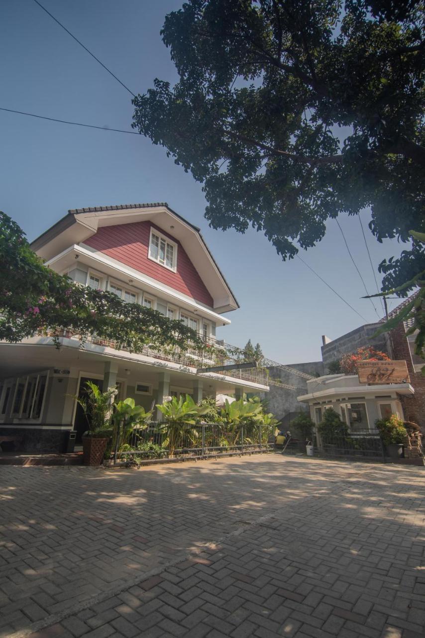 Hotel Front One Boutique Baluran Malang Exterior foto